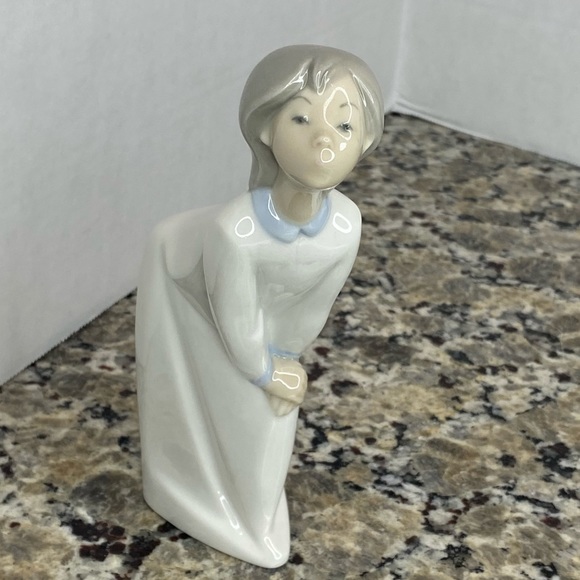 LLADRO #4873 GIRL KISSING BRAND  LOVE ROMANCE RETIRED - Picture 6 of 11